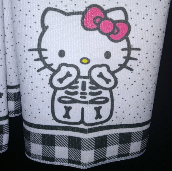 Adorable Chococat and Hello Kitty Kitchen Hand Towels for Halloween🦇!- BNWT! - Picture 4 of 4